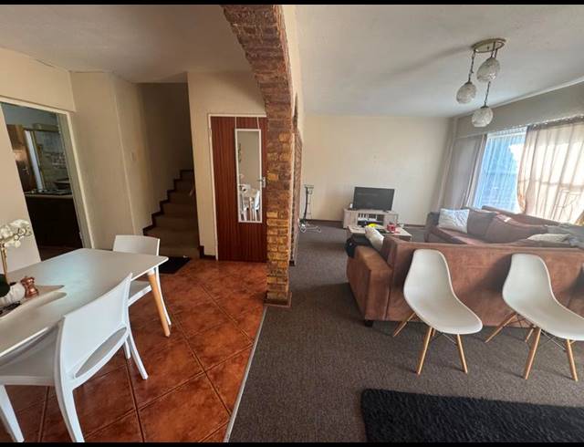 3 BEDROOM TOWNHOUSE FOR SALE IN CLUBVILLE